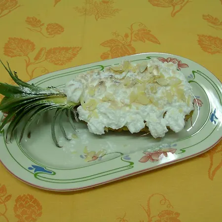 Отель De La Bouriane Гурдон-ан-Керси