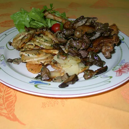 Отель De La Bouriane Гурдон-ан-Керси