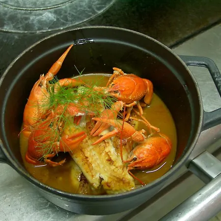 Отель De La Bouriane 3*