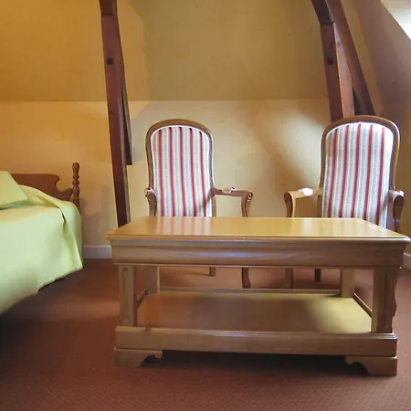 Отель De La Bouriane 3*