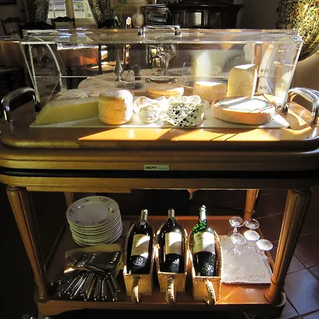 Отель De La Bouriane 3*