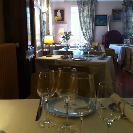 De La Bouriane Отель