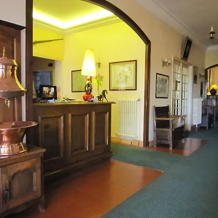 Отель De La Bouriane Гурдон-ан-Керси