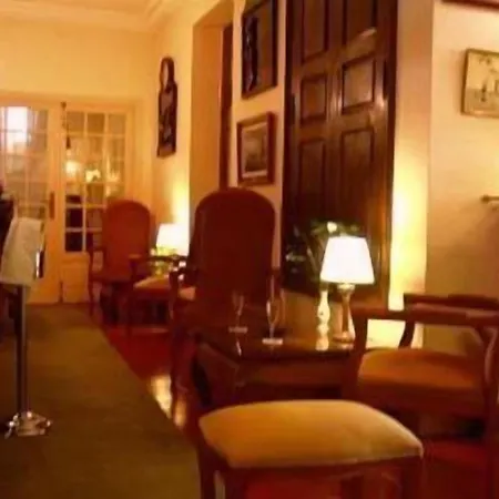 Отель De La Bouriane Гурдон-ан-Керси