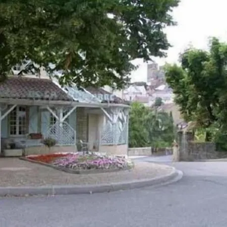 De La Bouriane Отель