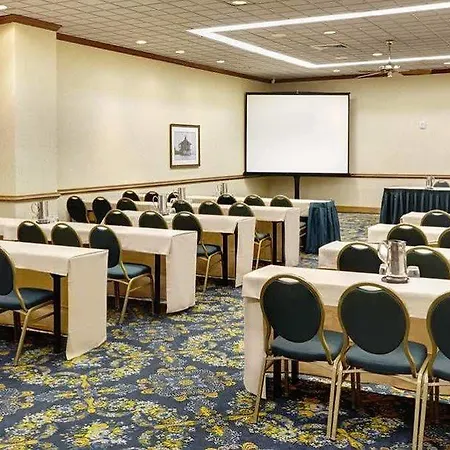 Отель De La Bouriane 3*