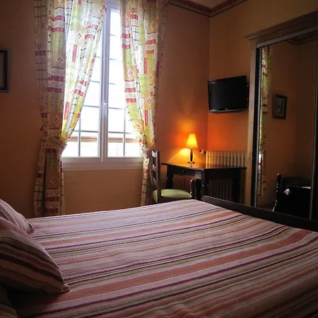 Hotel De La Bouriane 3*