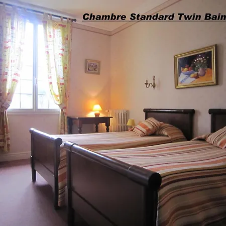 Отель De La Bouriane 3*