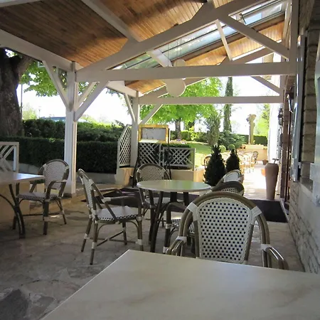 Hotel De La Bouriane 3*